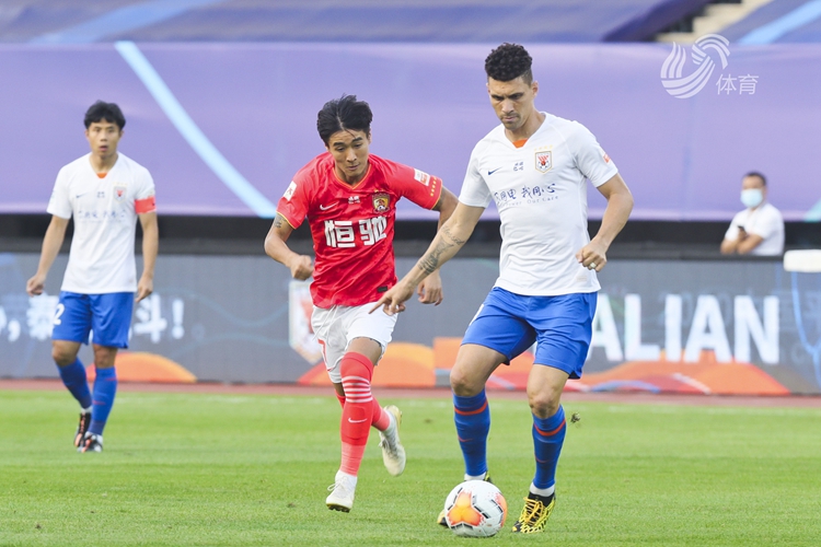 中超-广州恒大0-1山东鲁能(郭田雨替补建奇功！鲁能1-0击败恒大)