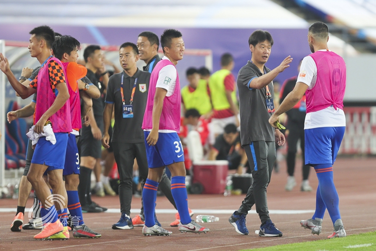 中超-广州恒大0-1山东鲁能(郭田雨替补建奇功！鲁能1-0击败恒大)