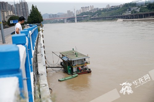 为保障市民用水 他们每天都经历“水火两重天”