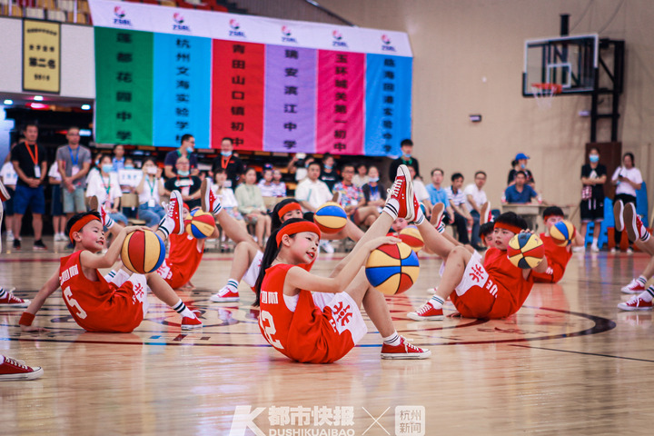 台州高中生篮球比赛哪里看(全省中学生篮球联赛初中女子组比赛昨热情开赛)