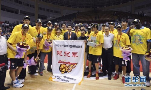 cba广东旧主场在哪里(篮球——CBA：广东队十冠之路)