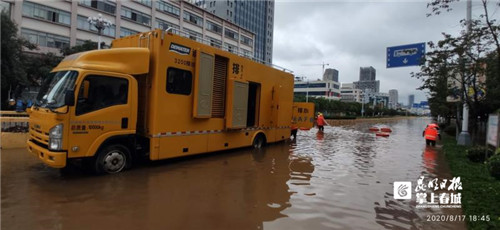 全力处置淹积水点 昆明出动防汛队员858人次抢险