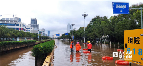 全力处置淹积水点 昆明出动防汛队员858人次抢险