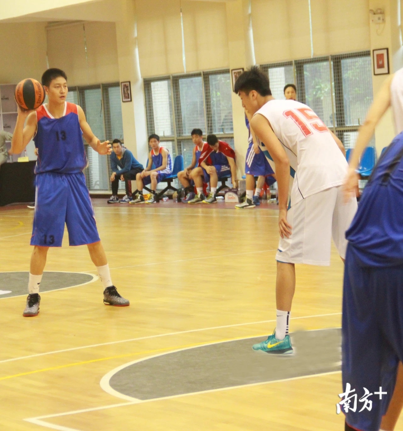 广东东莞nba篮球学校(祝贺！东莞篮球学校首批学子区俊炫勇夺CBA选秀状元)