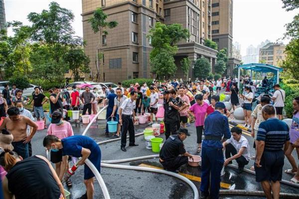 武汉这一区域停水，消防车洒水车跨区送水救急