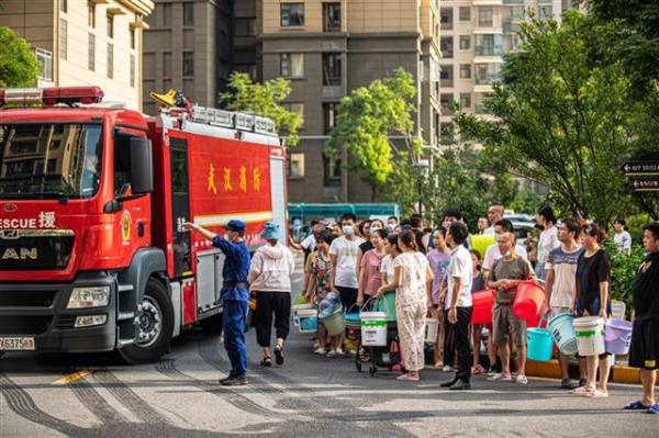 武汉这一区域停水，消防车洒水车跨区送水救急