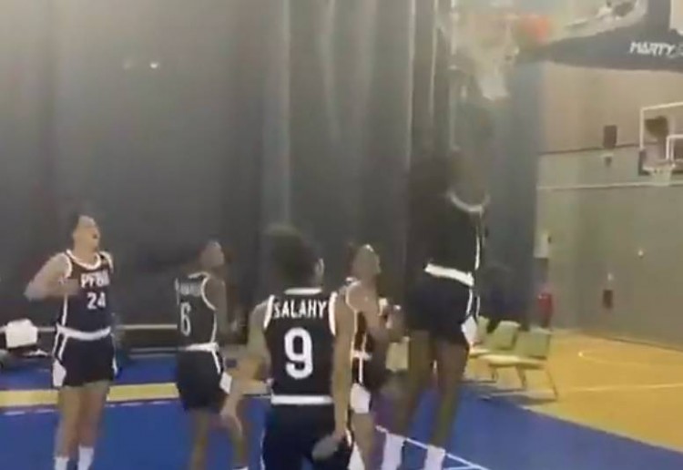 年仅14岁的法国女球员就能轻松扣篮 FIBA官推发视频点赞