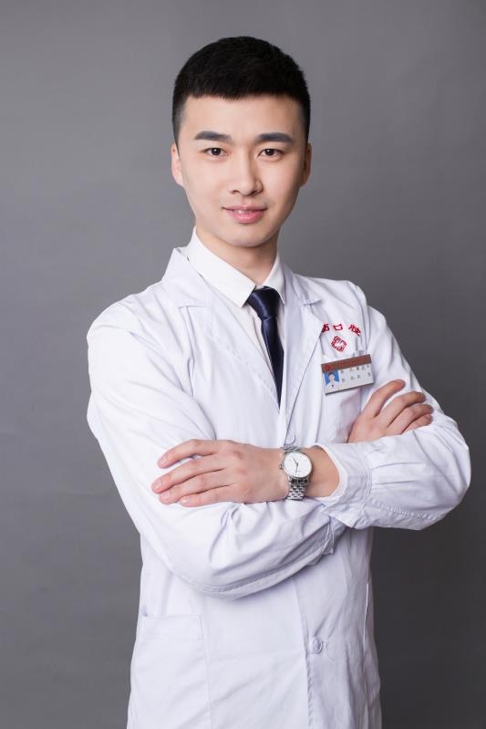 张立,:执业医师,毕业于大庆医学院口腔医学系,2013年入职本院工作至今