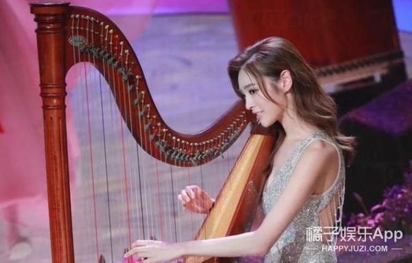 港姐颜值终于回春！混血冠军浓颜制霸全场，亚军被赐名女版金宇彬