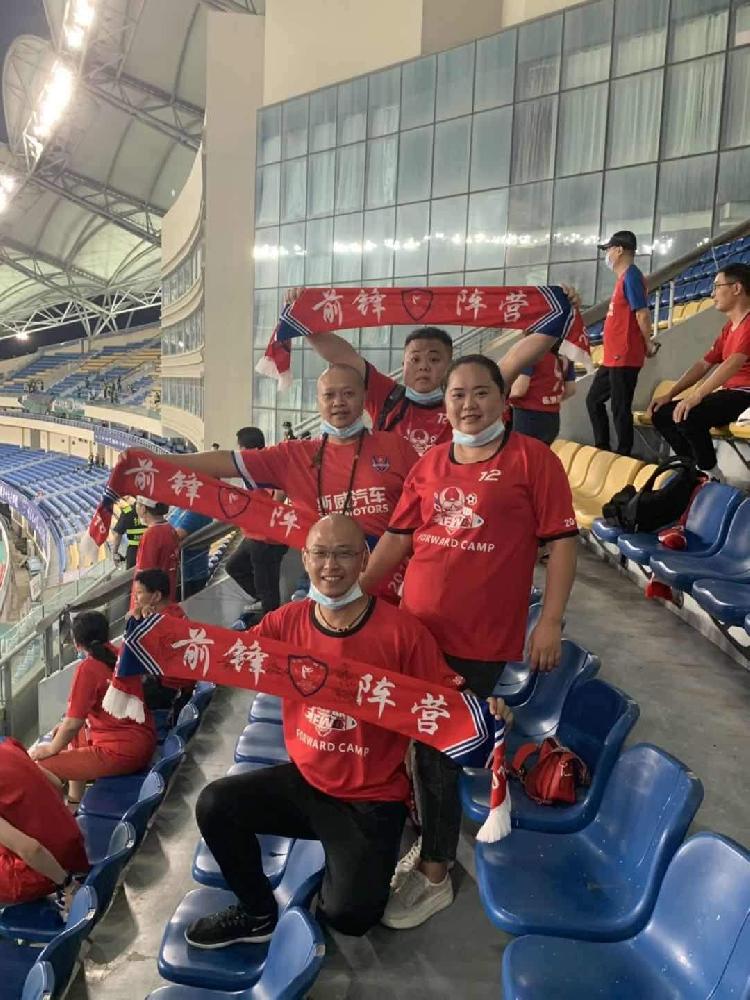 中超足球檢測需要什么（聚焦中超 - 重慶球迷首次現(xiàn)場觀戰(zhàn)為當代“扎起”，入場前要先出示核酸檢測證明和健康碼）