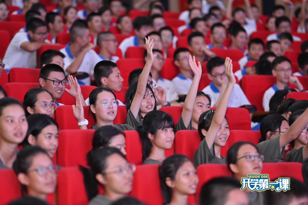 广东足球陈思宇(广州中小学全面开学，粤剧花旦武生都来了)