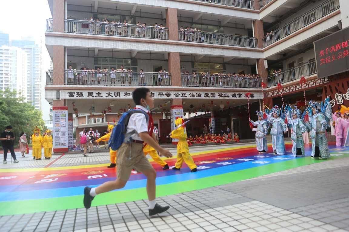 广东足球陈思宇(广州中小学全面开学，粤剧花旦武生都来了)