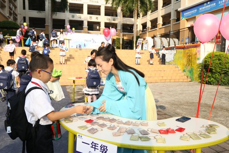 广东足球陈思宇(广州中小学全面开学，粤剧花旦武生都来了)