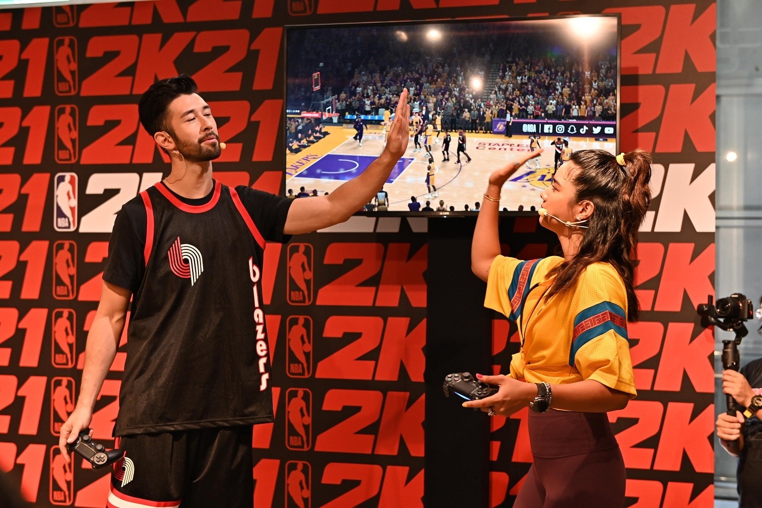 广告nba游戏有哪些(《NBA 2K21》巨幅广告现身台湾NBA专卖店 明星助阵)