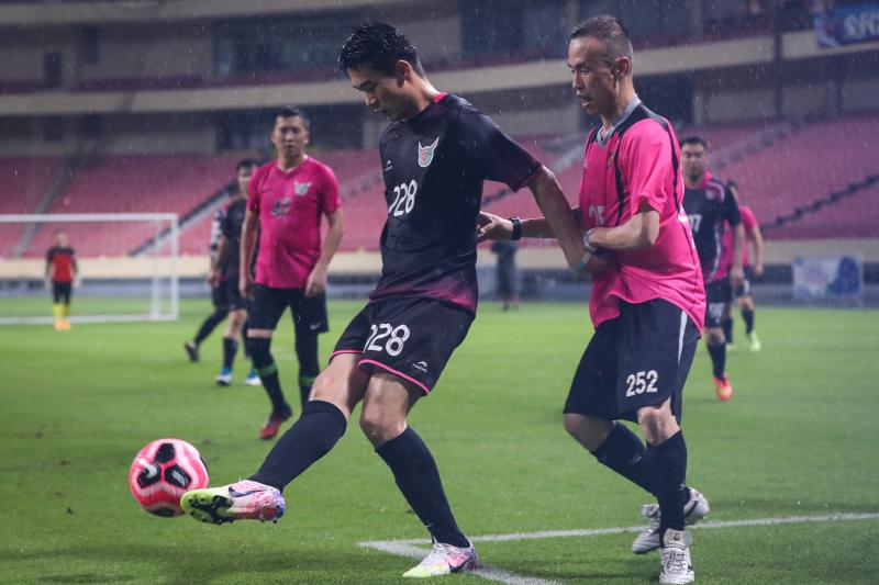 上海市虹口足球场恢复开放(虹口足球场向公众开放，申花球迷参与定价，踢一场球最高10万元到底贵不贵？)