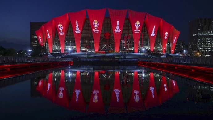 上海市虹口足球场恢复开放(虹口足球场向公众开放，申花球迷参与定价，踢一场球最高10万元到底贵不贵？)