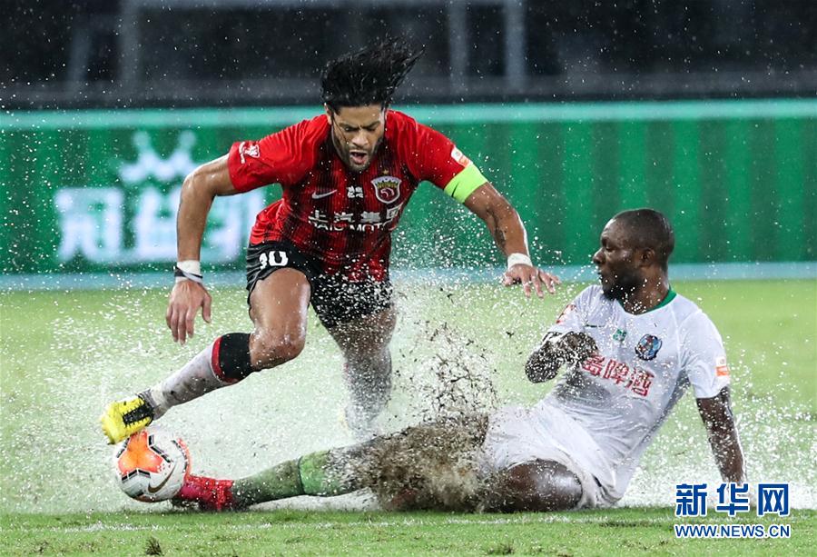 中超上海上港2-1青岛黄海青港战报(中超：上海上港胜青岛黄海青港)