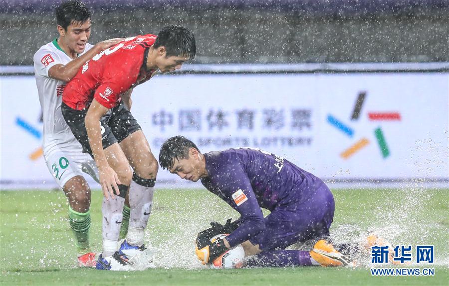 中超上海上港2-1青岛黄海青港战报(中超：上海上港胜青岛黄海青港)