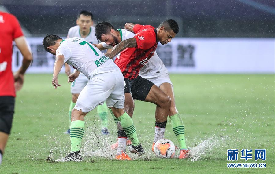 中超上海上港2-1青岛黄海青港战报(中超：上海上港胜青岛黄海青港)