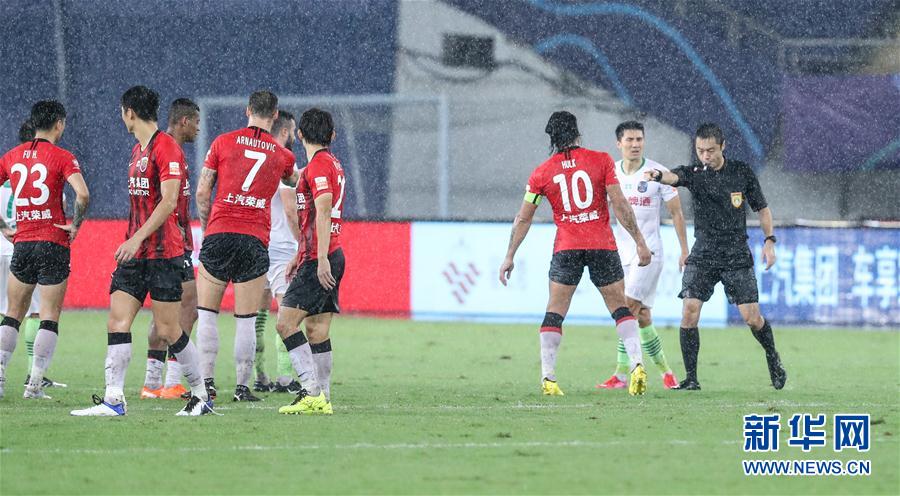 中超上海上港2-1青岛黄海青港战报(中超：上海上港胜青岛黄海青港)