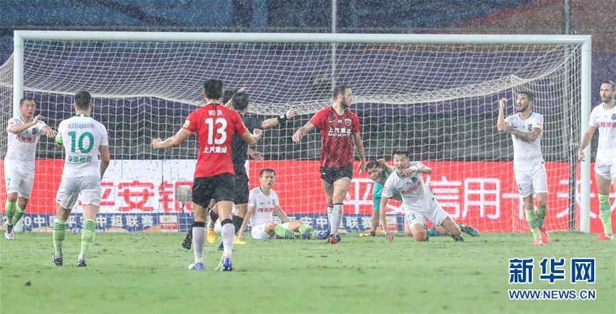 中超上海上港2-1青岛黄海青港战报(中超：上海上港胜青岛黄海青港)