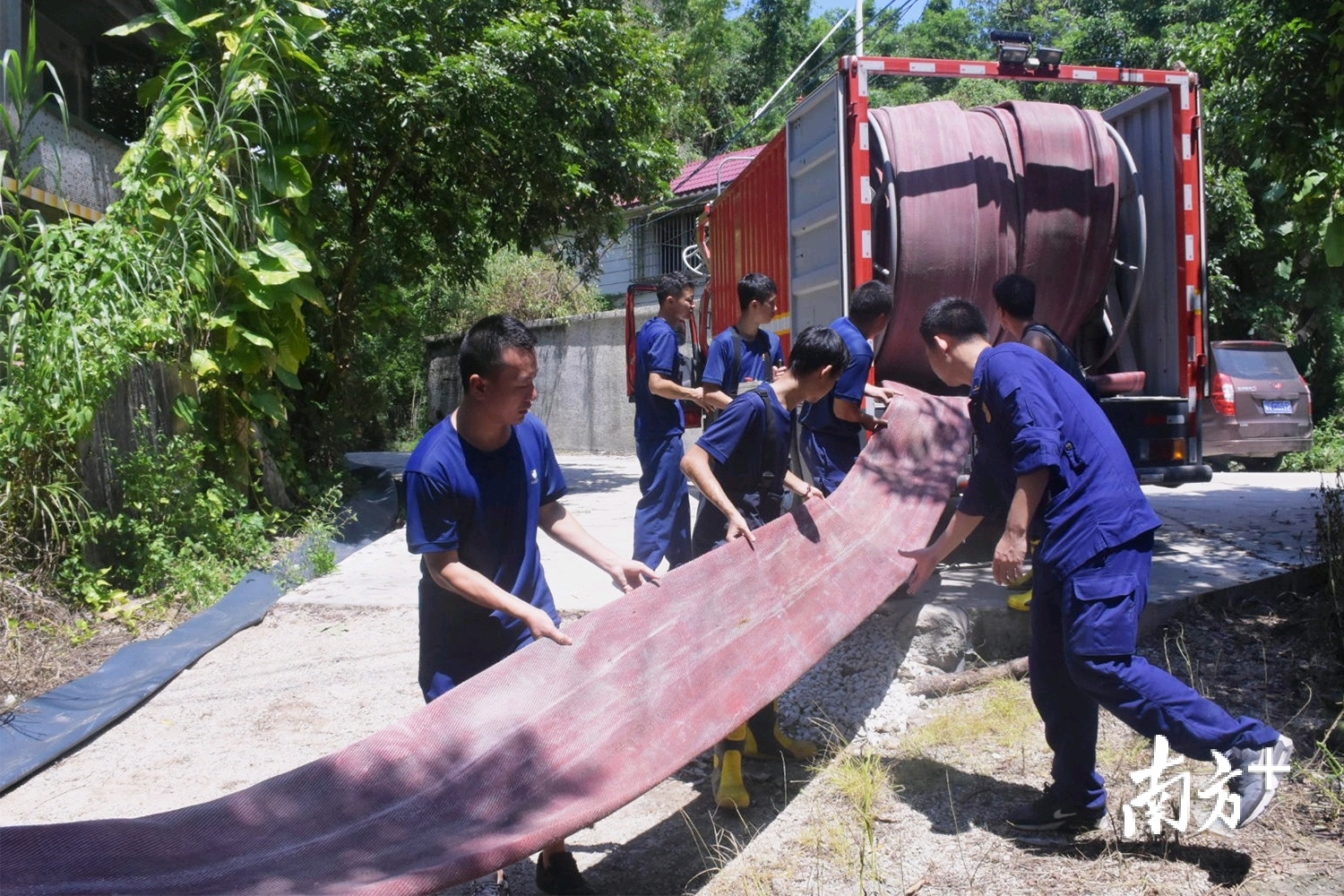 揭阳足球场排水沟(揭阳苯酚泄漏处置工作持续，全省消防11个单位增援)