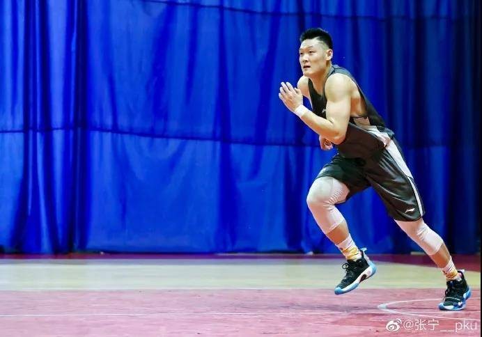 cba榜眼祝铭震哪个队（CBA官微带您了解新秀近况 状元区俊炫体测摸高358cm全队第1）