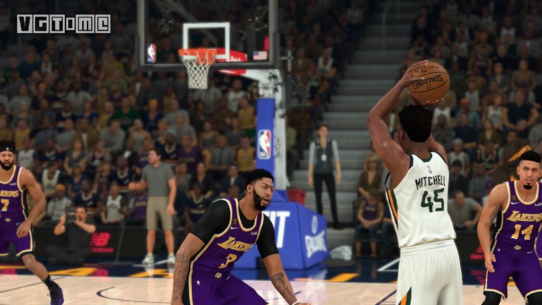 ps4nba2k21操作(《NBA 2K21》首个更新推出，调整专家摇杆投篮瞄准)