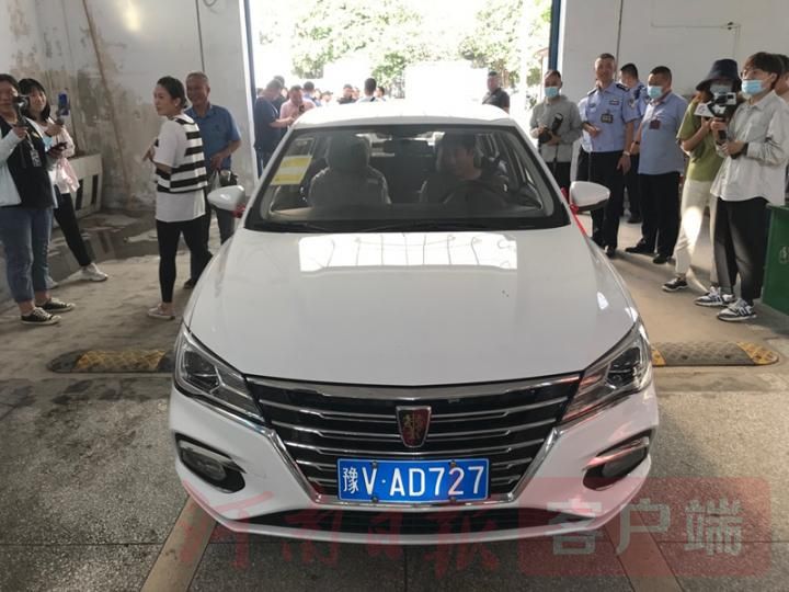 豫V AD727！郑州第一张豫V号牌诞生，双号牌时代开启