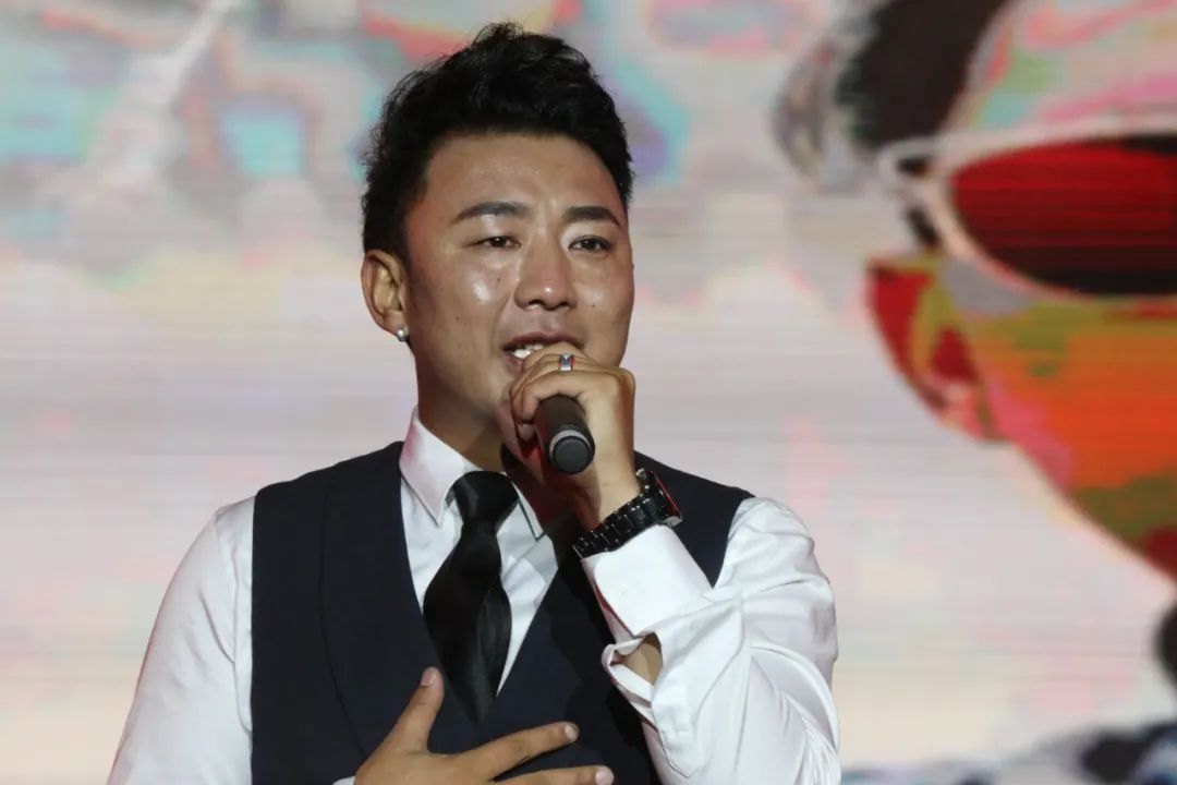 康巴传媒直播,谢旦,吉香,白玉·扎西等知名歌手送祝福!