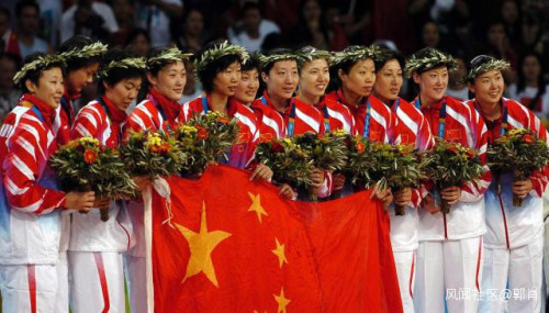 1981年女排世界杯是第几届(2004年的中国女排奥运登顶，远比电影《夺冠》更感人)