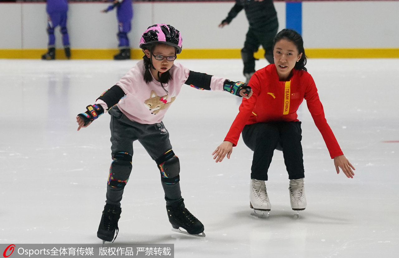 几岁能学羽毛球(孩子几岁能参加专业体育培训？牢记各项目特点，家长别着急)