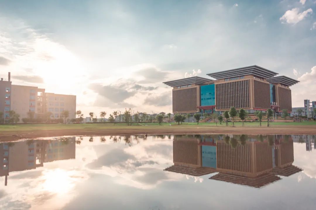 广西师范大学，有点牛