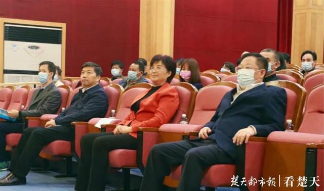 《白云生处》在汉首映！我国首部反映人大代表参与脱贫攻坚的电影