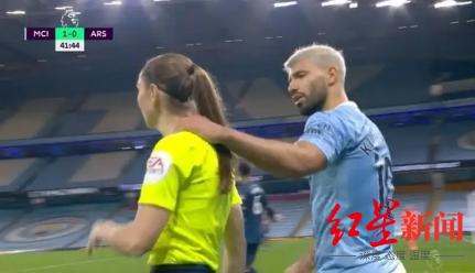 阿圭罗展示游戏中切换武器的速度（阿圭罗手搭女裁判肩膀引争议“为什么他没有被罚下？”）-趣拿体育
