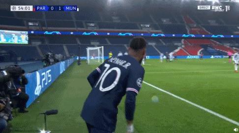 欧冠-拉师傅绝杀马夏尔造点+乌龙 曼联客场2-1巴黎