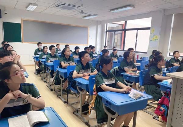 学校一阵音浪后,书声琅琅便充满了教室《jive cool》作为上课铃欢快