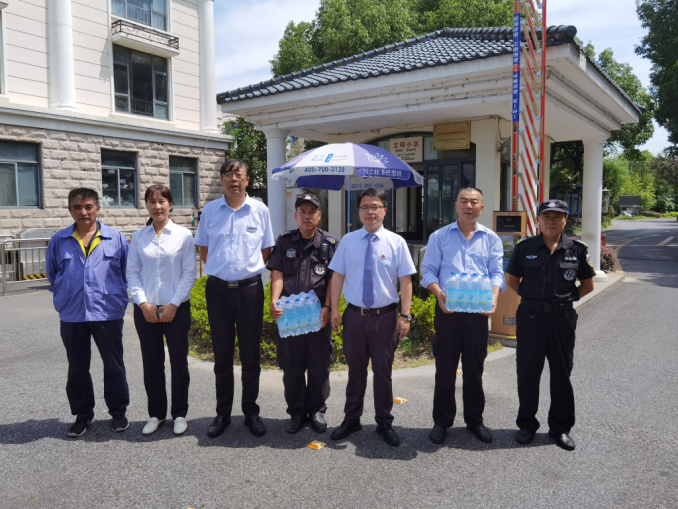 控江路街道生活日记——「“两新”党建」党员奉献展风采 岗位建功迎进博——控江路街道“两新”党组织深入开展主题党日活动