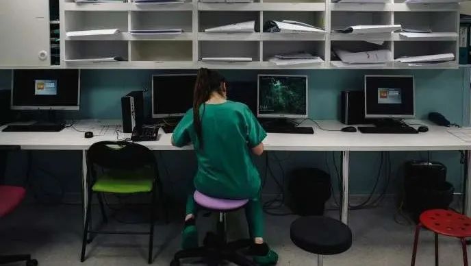 噩梦！巴黎索邦大学医学院2名学生揭露真实实习生活