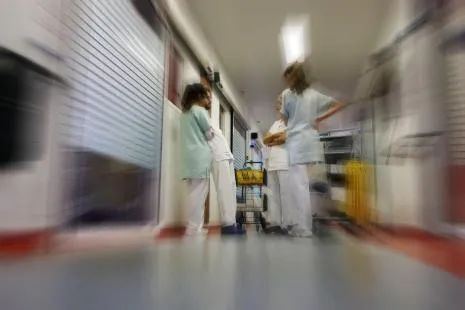 噩梦！巴黎索邦大学医学院2名学生揭露真实实习生活