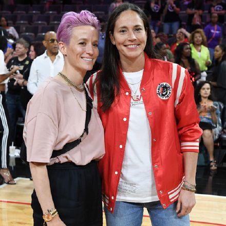 美国女足队长拉皮诺埃与WNBA女星订婚