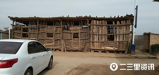 铜川宜君一矿场挖矿致山体位移 村民家中墙壁现大面积裂缝