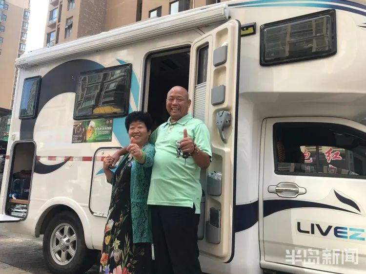 青岛一对夫妻成拆迁网红!手里9套房,开着房车游遍全国!这么多房子…咋来的