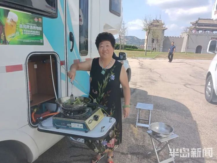 青岛一对夫妻成拆迁网红!手里9套房,开着房车游遍全国!这么多房子…咋来的