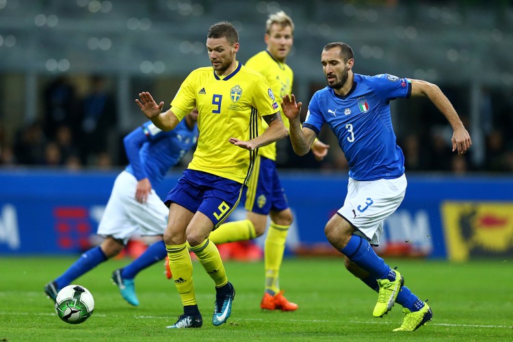 意大利队被瑞典淘汰一点不冤(3年前的今天，意大利战平瑞典，60年后首次无缘世界杯决赛圈)