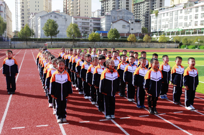 汉中市西乡县城北小学举行一年级广播体操比赛