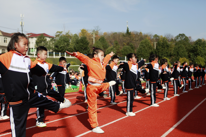 汉中市西乡县城北小学举行一年级广播体操比赛