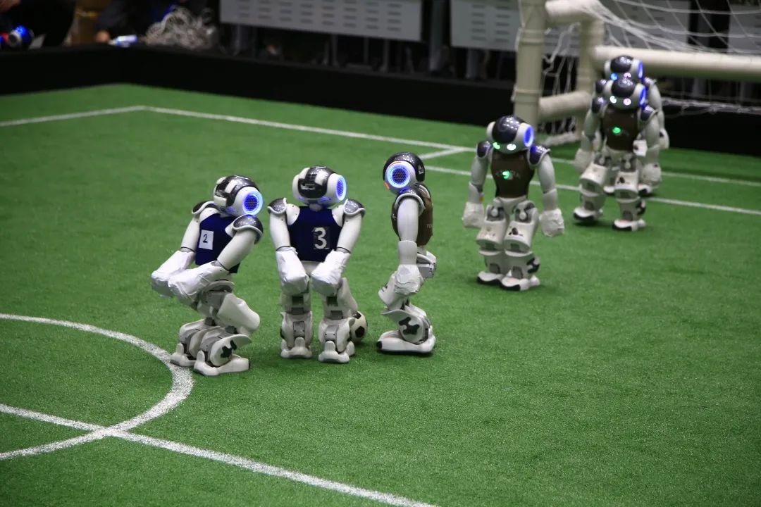 2019robocup世界杯(躺倒也要把球门守住，同济大学机器人零封所有对手夺冠)