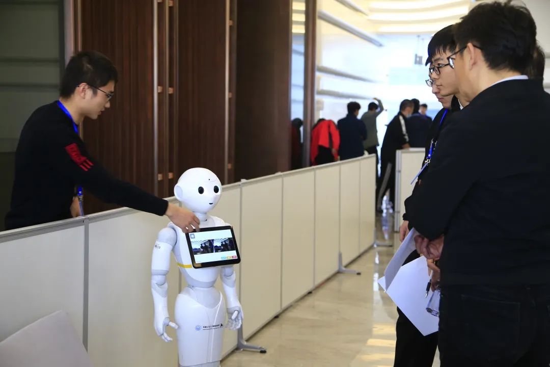 2019robocup世界杯(躺倒也要把球门守住，同济大学机器人零封所有对手夺冠)