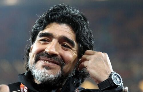 86世界杯马拉多纳数据（马拉多纳职业生涯数据统计：679场比赛345个进球，1986年世界杯独造10球一战封神）